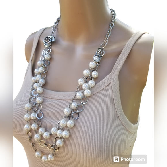VINTAGE SILVERTONE & FAUX PEARL LAYERED CHAIN NECKLACE - Picture 2 of 6